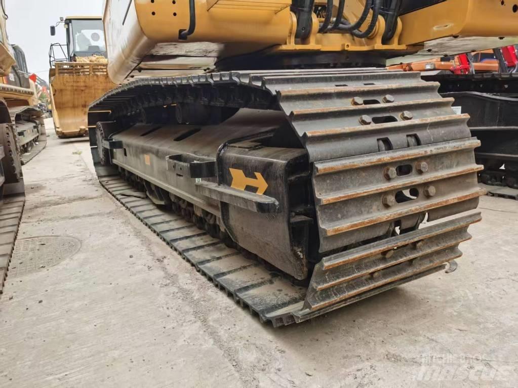 CAT 320 D L حفارات زحافة