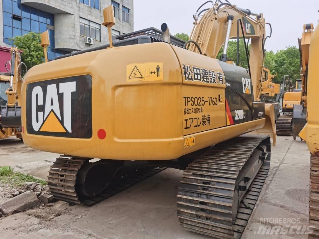 CAT 320 D L حفارات زحافة