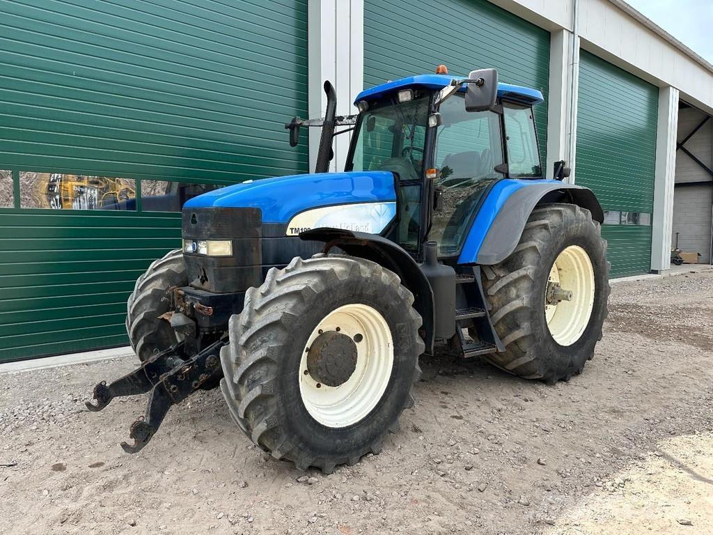 New Holland TM 190 الجرارات