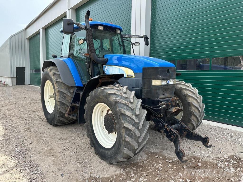 New Holland TM 190 الجرارات