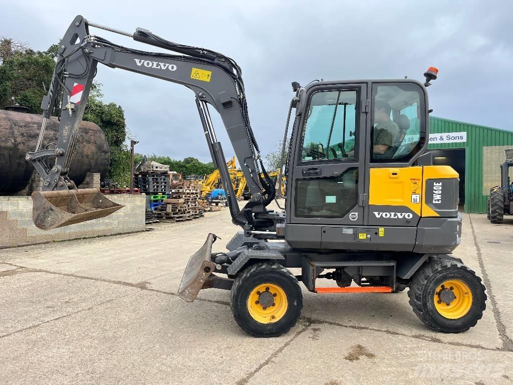 Volvo EW 60 E حفارات بعجل