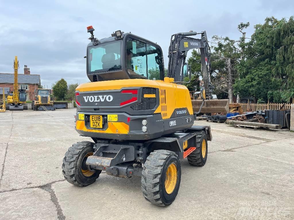 Volvo EW 60 E حفارات بعجل