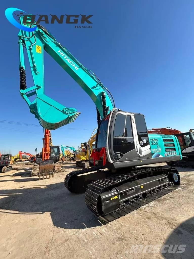 Hitachi zx200 حفارات زحافة