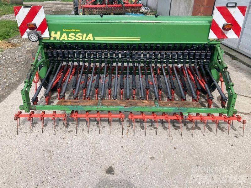 Hassia Euro 300/29 مسحات مشطية