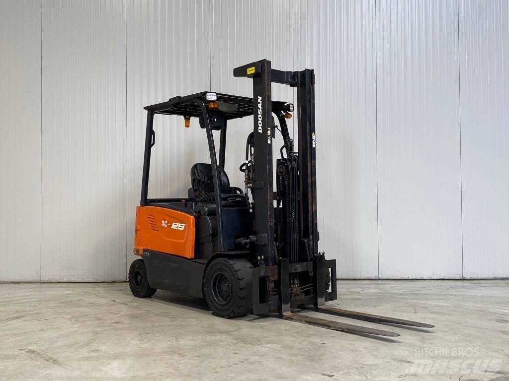 Doosan B25X-7 شاحنات ذات رافعات شوكية تعمل بالكهرباء