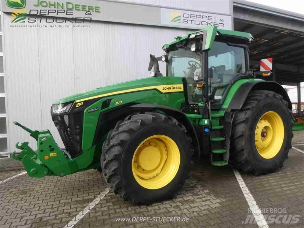 John Deere 8R 370 الجرارات