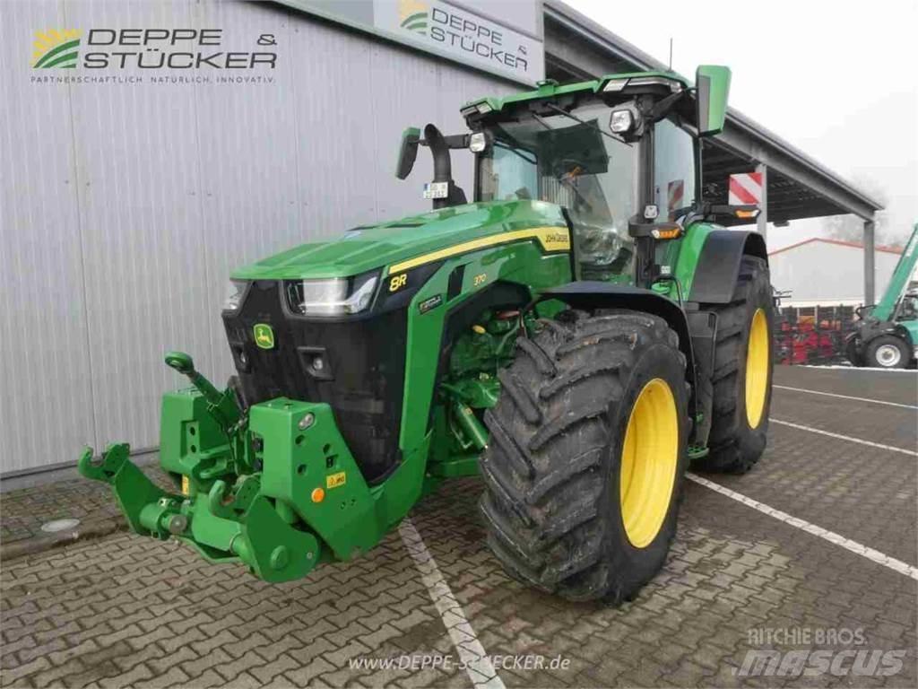 John Deere 8R 370 الجرارات