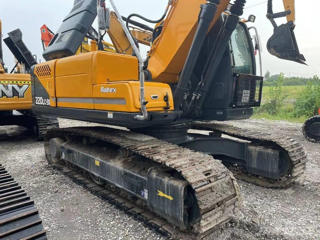 Hyundai R220 حفارات زحافة