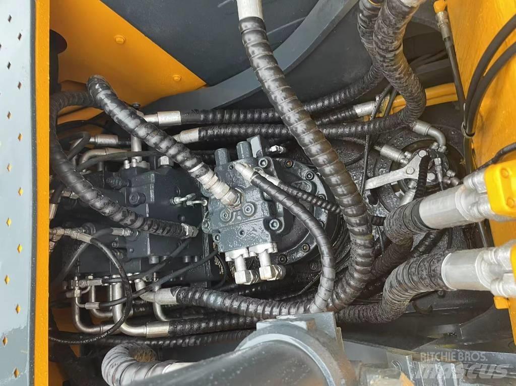 Hyundai R220 حفارات زحافة
