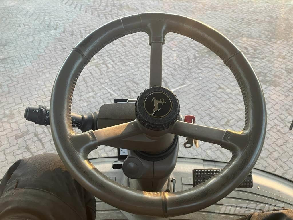 John Deere 8600 حصادات الأعلاف