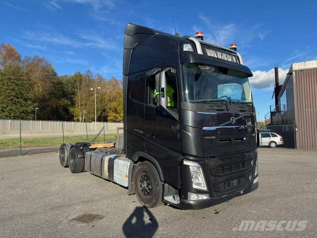 Volvo FH 550 شاحنات بمقصورة وهيكل