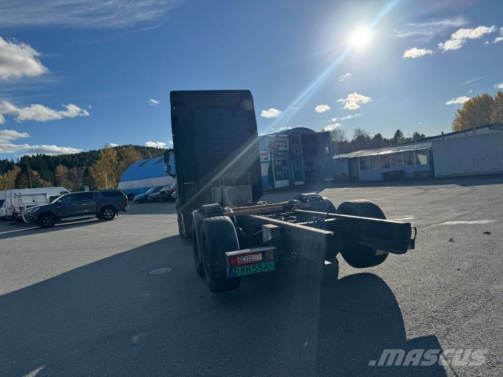 Volvo FH 550 شاحنات بمقصورة وهيكل