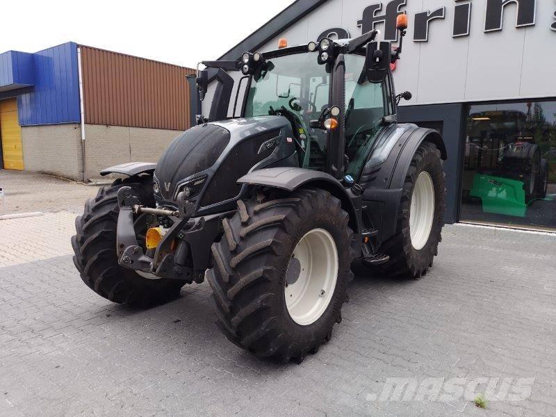 Valtra N174 V الجرارات