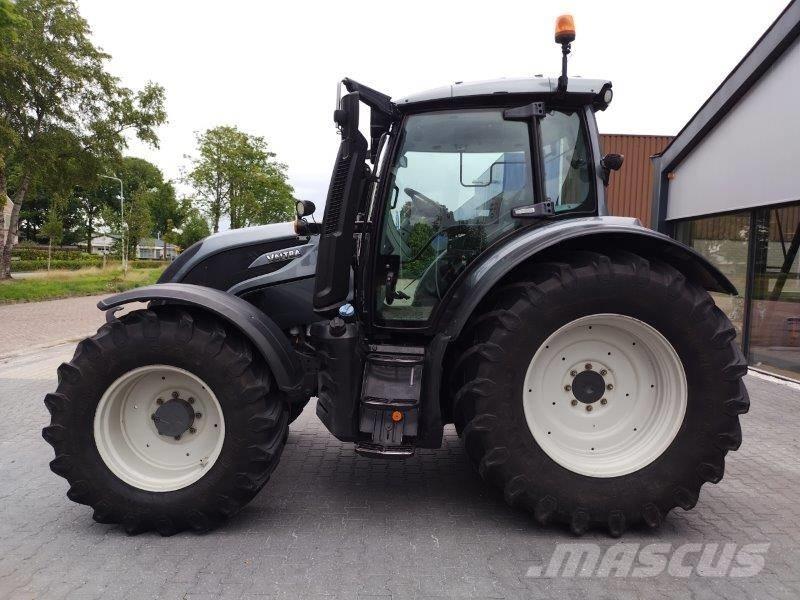 Valtra N174 V الجرارات