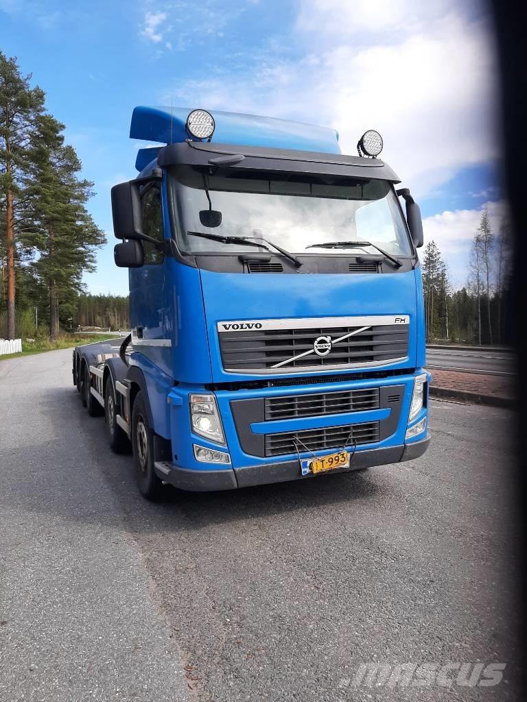 Volvo FH 13 شاحنات بمقصورة وهيكل