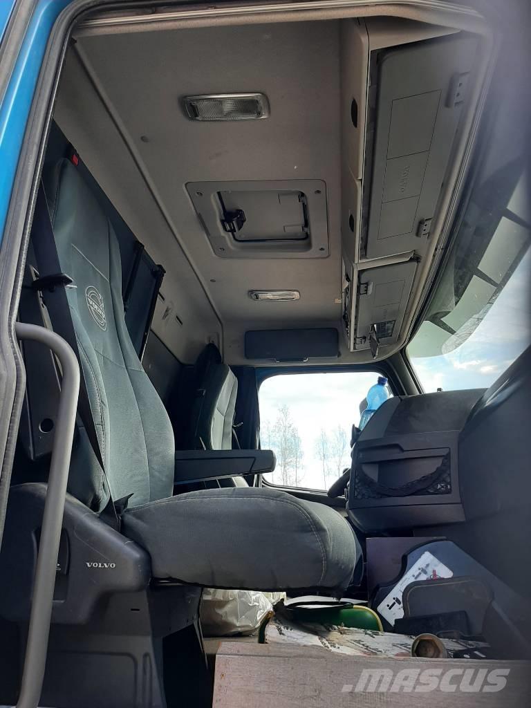 Volvo FH 13 شاحنات بمقصورة وهيكل
