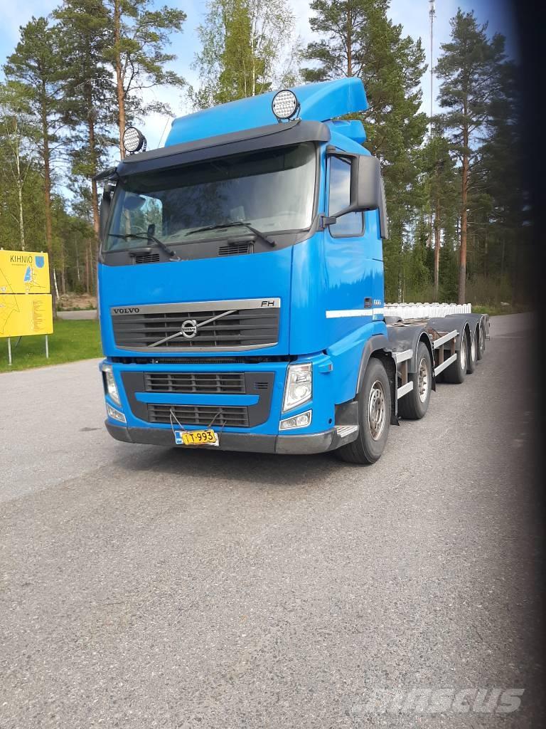 Volvo FH 13 شاحنات بمقصورة وهيكل