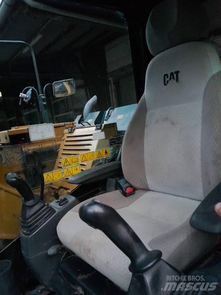 CAT 314D حفارات زحافة