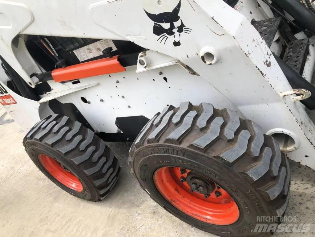 Bobcat S 300 لوادر انزلاقية التوجيه
