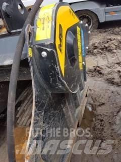 MB Crusher BF70.2 S4 لوادر ذات جرافات عكسية