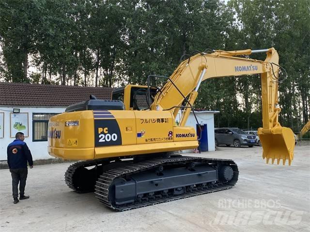 Komatsu PC200-8 حفارات زحافة