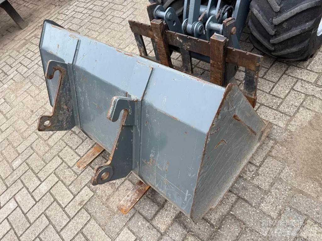 GiANT G2700 لوادر بعجل