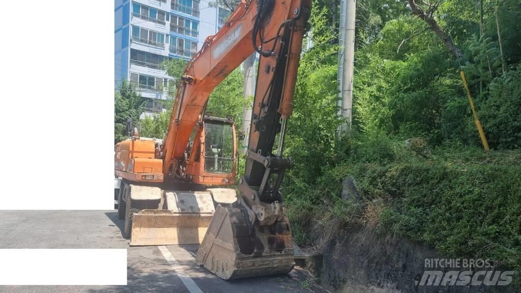 Doosan DX 210 W حفارات بعجل