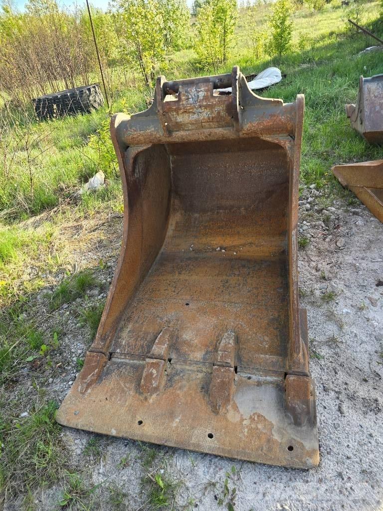 CAT M 318 F حفارات بعجل