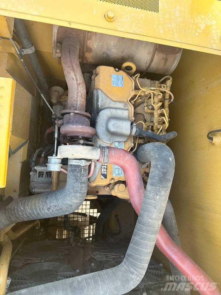 CAT 320 GC حفارات زحافة