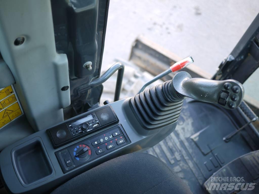 Komatsu PC 80 MR-3 حفارات وسط 7 طن - 12 طن