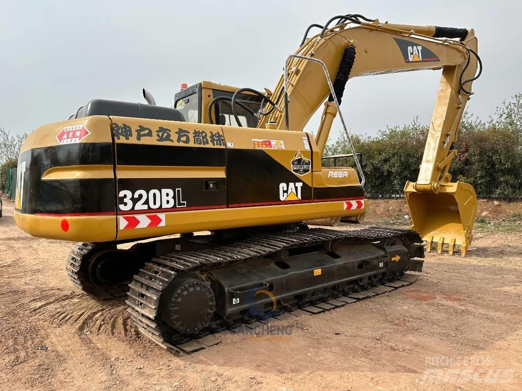 CAT 320 B حفارات زحافة