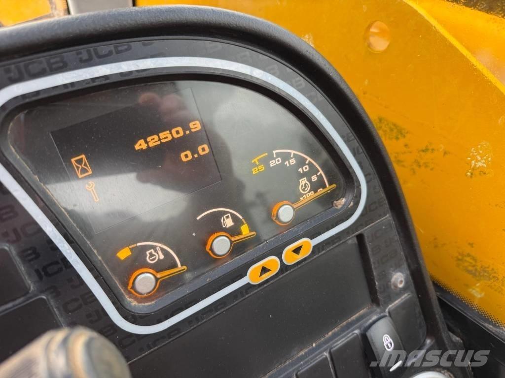 JCB 535-140 Hiviz مناولات متداخلة
