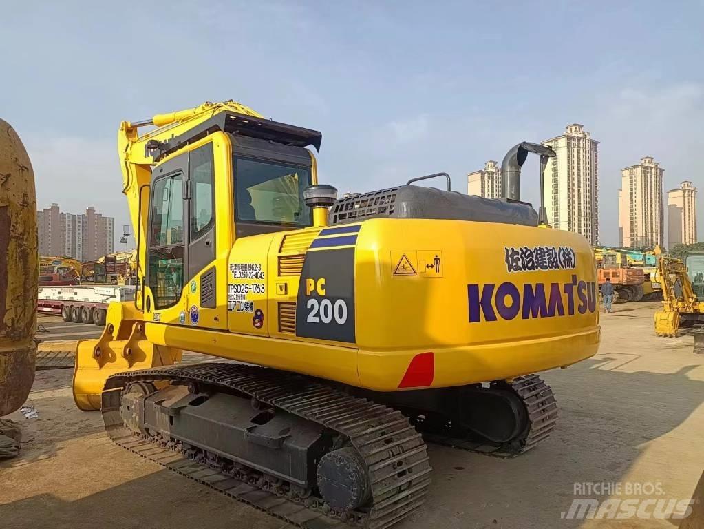 Komatsu pc200-8 حفارات زحافة