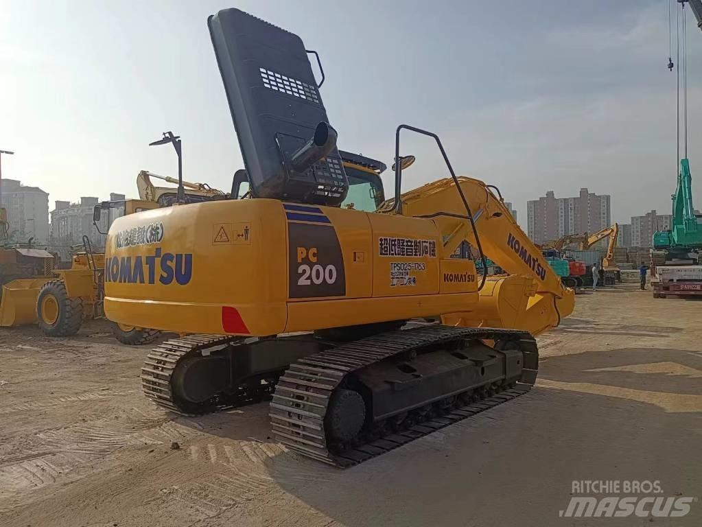 Komatsu pc200-8 حفارات زحافة