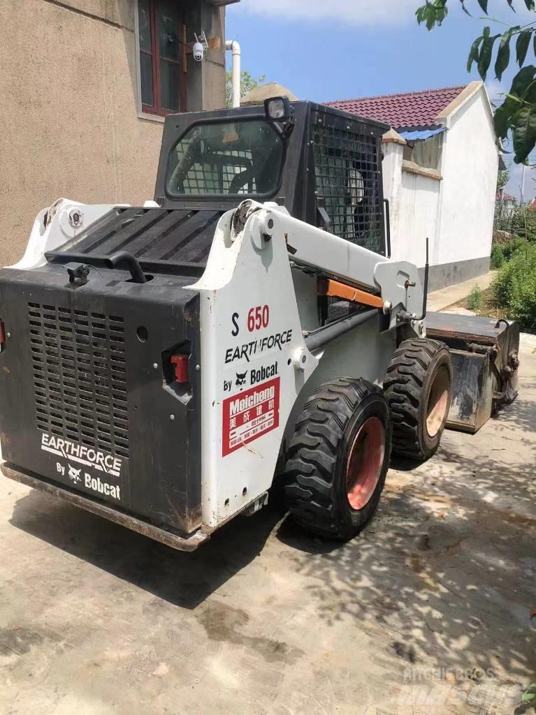 Bobcat S650 لوادر انزلاقية التوجيه