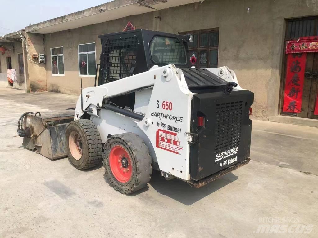 Bobcat S650 لوادر انزلاقية التوجيه