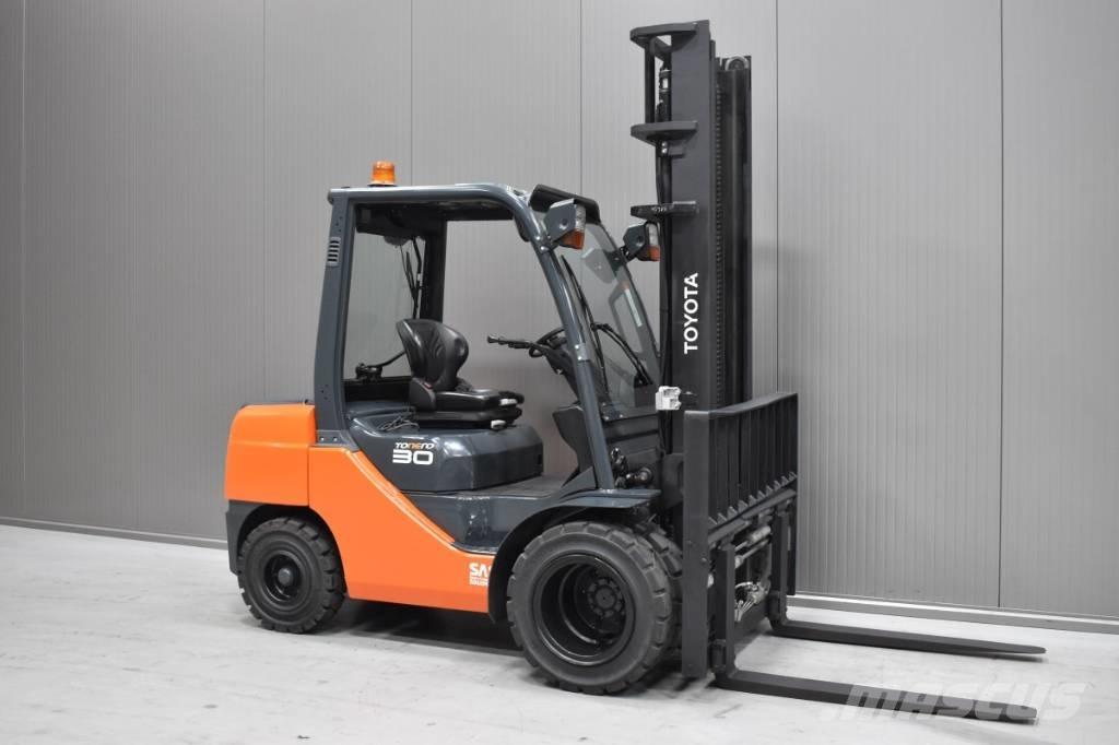 Toyota 02-8FDF30 شاحنات الديزل