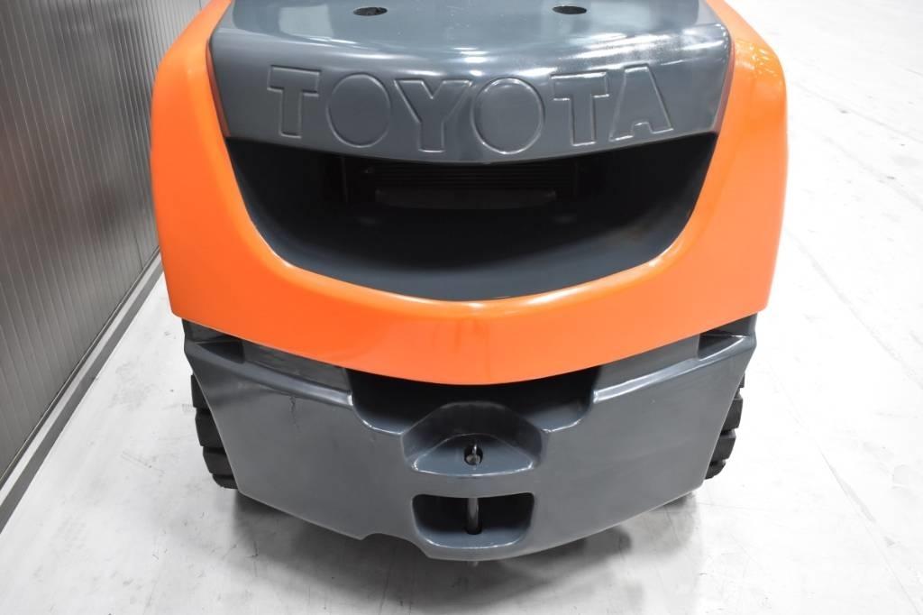 Toyota 02-8FDF30 شاحنات الديزل