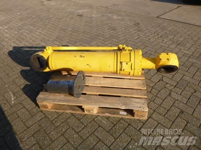 Komatsu WA600 هيدروليات