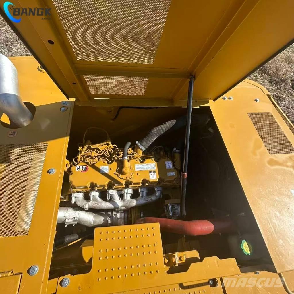 CAT 323 حفارات زحافة