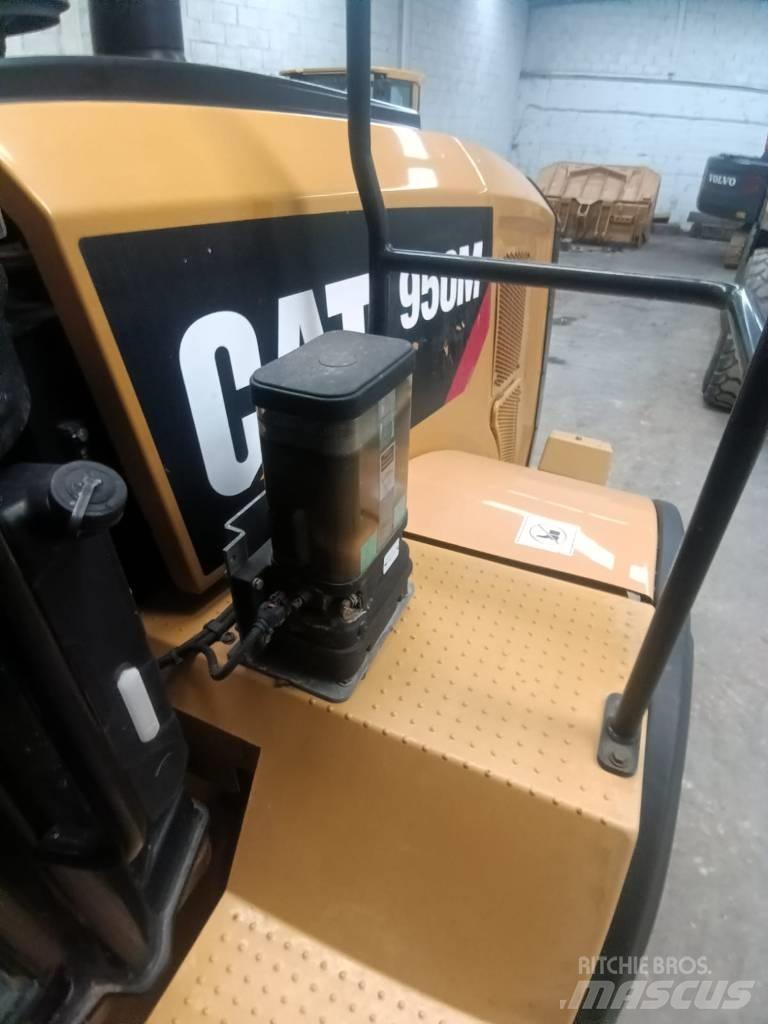 CAT 950 M لوادر بعجل