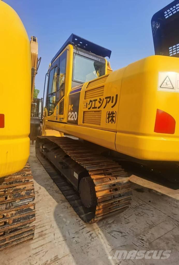 Komatsu PC 220-8 حفارات زحافة