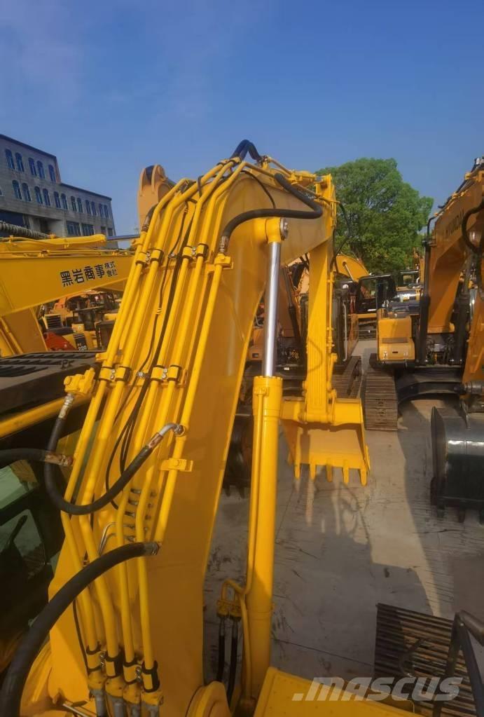 Komatsu PC 220-8 حفارات زحافة