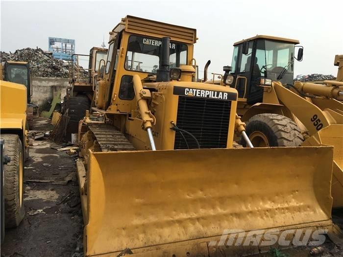CAT D 6 D بلدوزرات مجنزرة