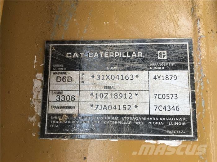 CAT D 6 D بلدوزرات مجنزرة