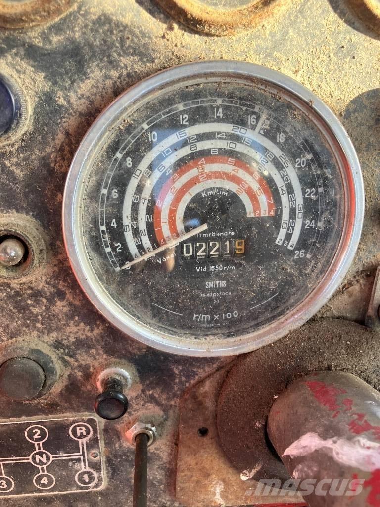 Volvo BM 814A الجرارات