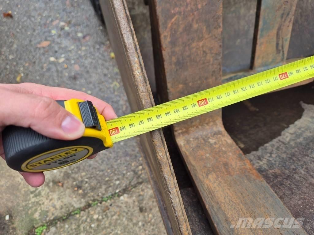 CAT 906 H لوادر بعجل