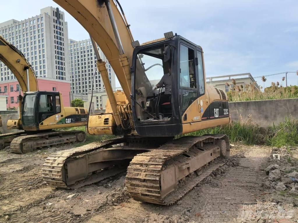 CAT 320 C حفارات زحافة