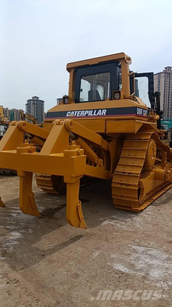 CAT D 8 R بلدوزرات مجنزرة
