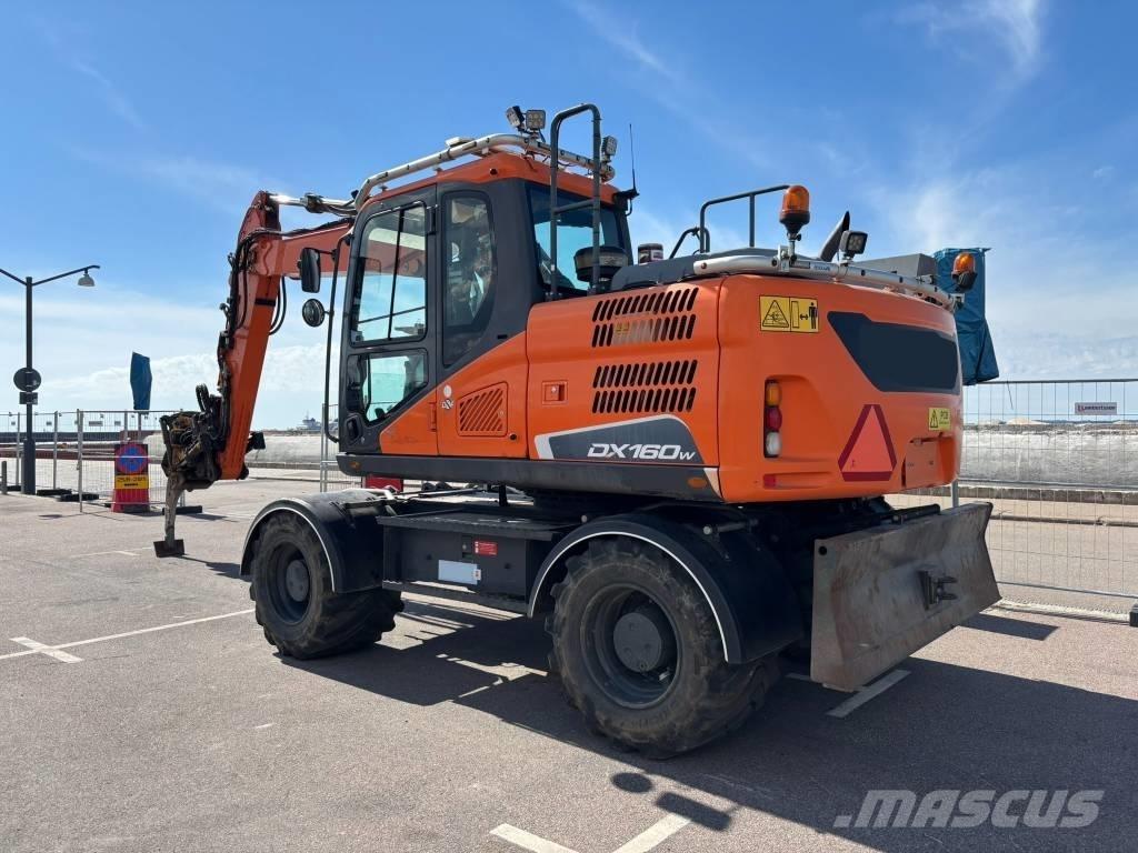 Doosan DX 160 W حفارات بعجل